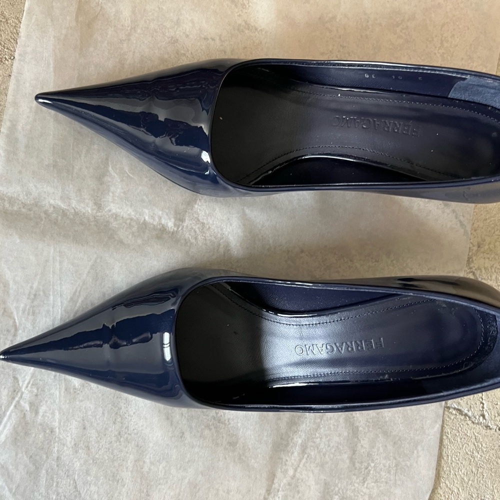Salvatore Ferragamo Dark Navy Pointed Heels in a size 10 Medium…EUC - Picture 2 of 15